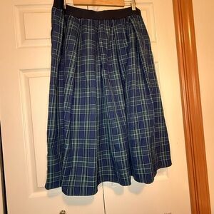 Joan Rivers Navy and Green Plaid Skirt, Elastic Waist, Pockets - Academia - XLP